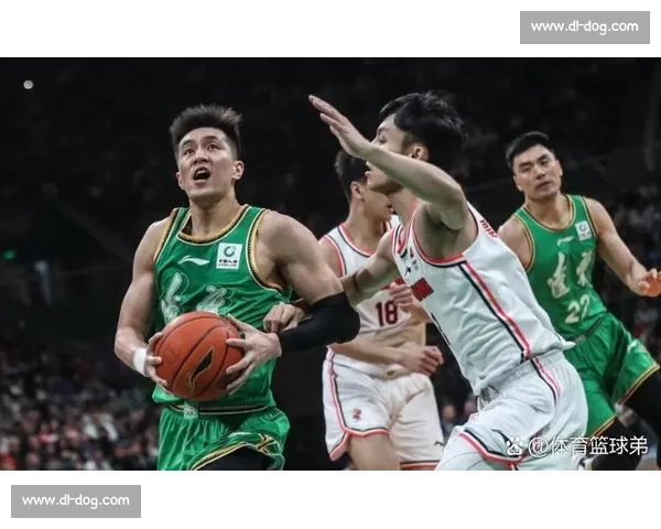 激烈角逐男篮赛场新风潮 球员技术与团队协作展现无尽可能
